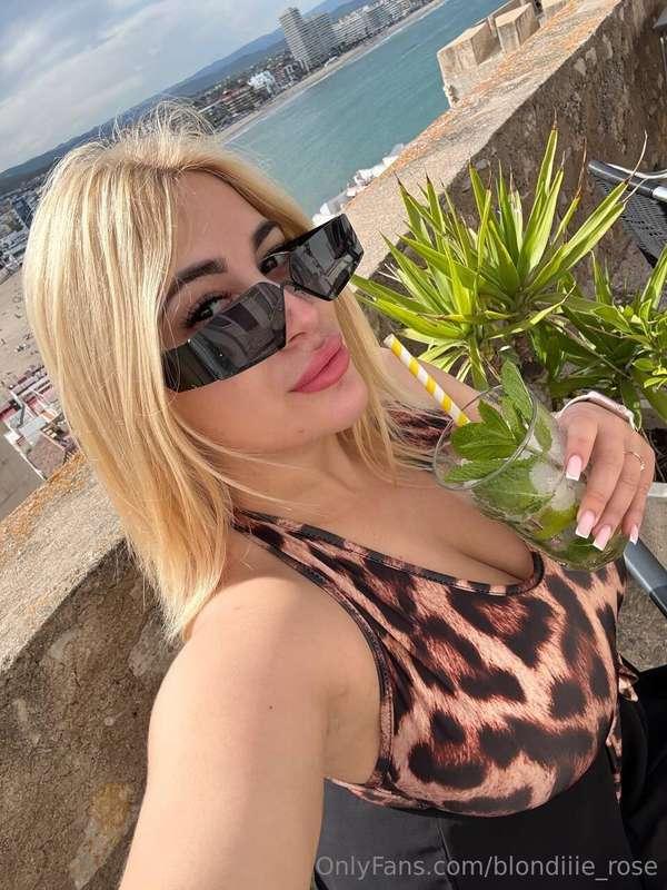 I want to show you some photos from my vacation 💕 Do you min..