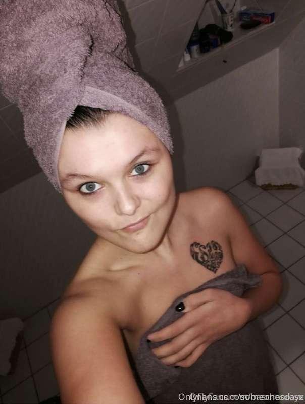 New post before boob job 🙊
What do you like more? Now or bef..