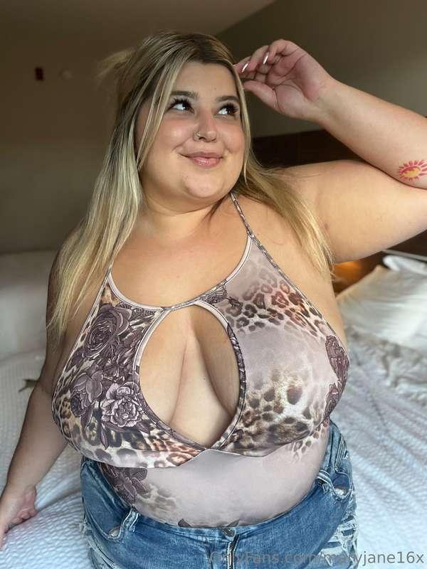 Big curves, bigger desires—send some love my way and DM me t..