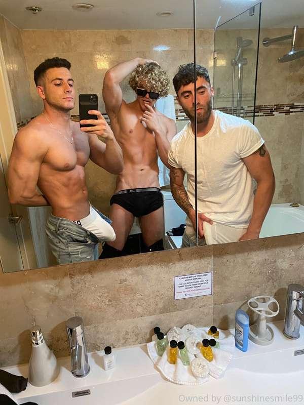 Who wants to see us collab?? 😍😍🍆🍆 @shreds @hung_italian