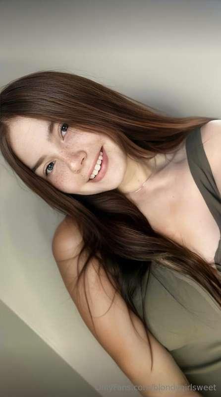 ## Let me distract you👉 @goldenna 🍒
Cum and pour your cum al..
