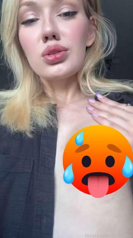 I just want to tease you endlessly until you beg me for more 😋
@JulieMiss 

#nudes #sexting #videocall #fetish #custom #blowjobs #sex #pussy #cute #curvy #petite #girlfriend #skinny #fuckdoll 