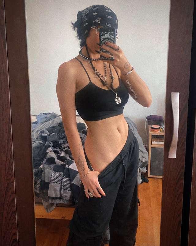 Why arent you following my insta? 🤨 @/itzelsparrow02