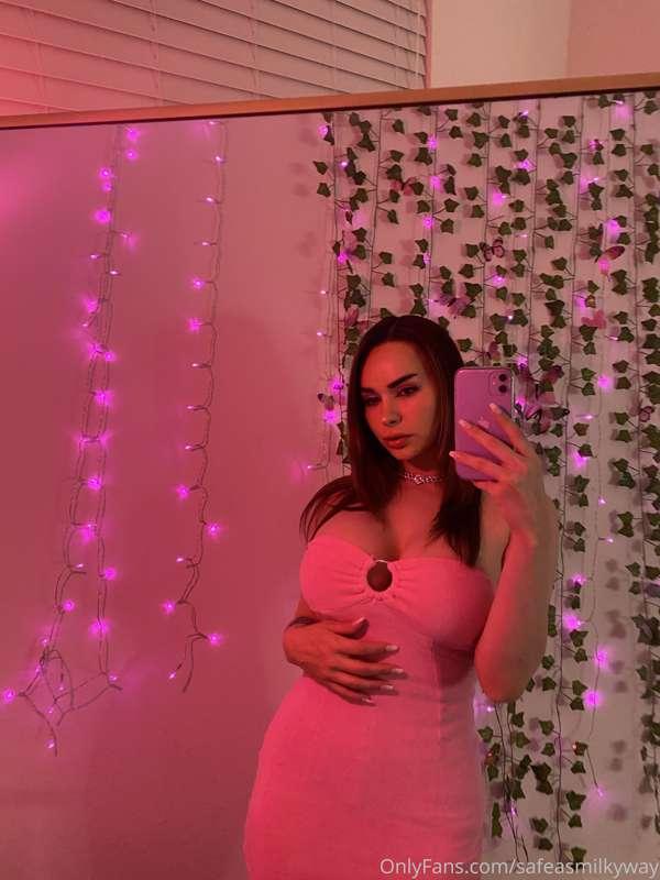 can I be ur bimbo fuck toy tonight? 💗