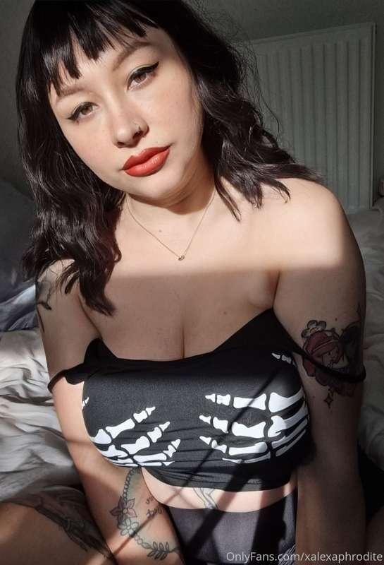 Send me a DM. I’m so bored! 😐🥰