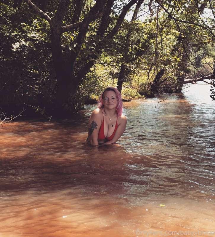 The water makes me happy 😍💦