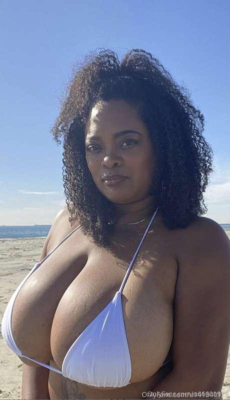 Can we go to the beach together and fuck on the sand daddy?🍆..