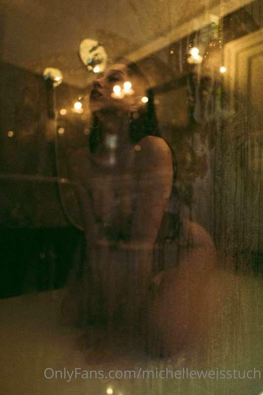„Hot shower“ =
a regular shower with me in it.