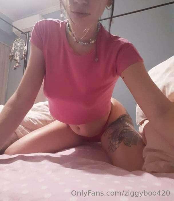 Do you enjoy me on the bed? 💦💦🐰
#totalpink 💗🌸