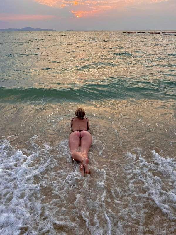 Sex on the beach? 👀