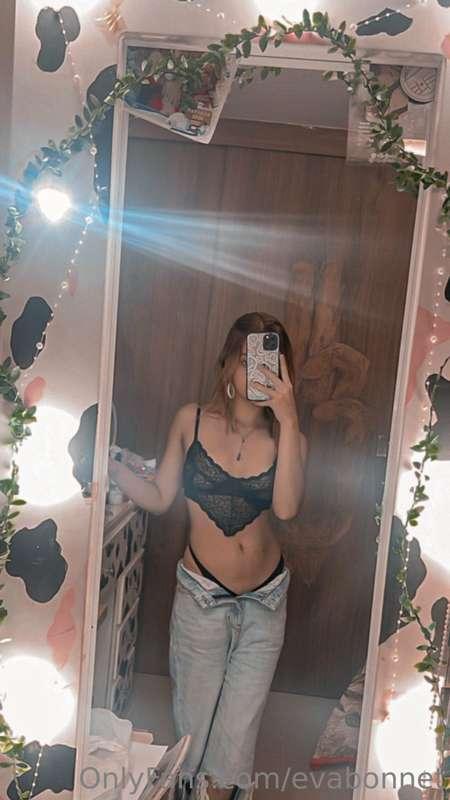 this outfit looks great on me 🌼