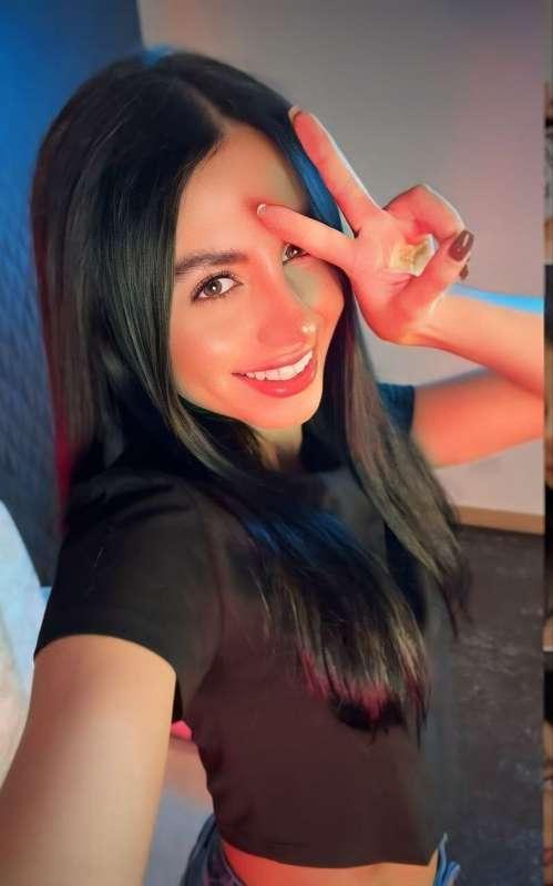 💞💟 @lill_liana_18 𝐏𝐞𝐭𝐢𝐭𝐞 𝐚𝐧𝐝 𝐧𝐚𝐮𝐠𝐡𝐭𝐲 💞💟𝙸 𝚊𝚖 𝚊 𝚋𝚕𝚞𝚎-𝚎𝚢𝚎𝚍 𝚋𝚕𝚘𝚗..