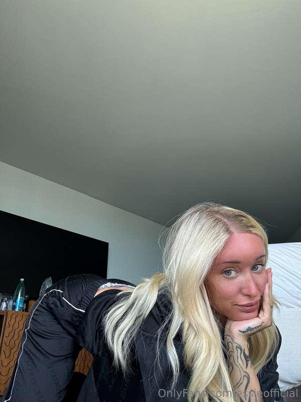  Fuck me from behind and cum all over my ass 🍑💦
