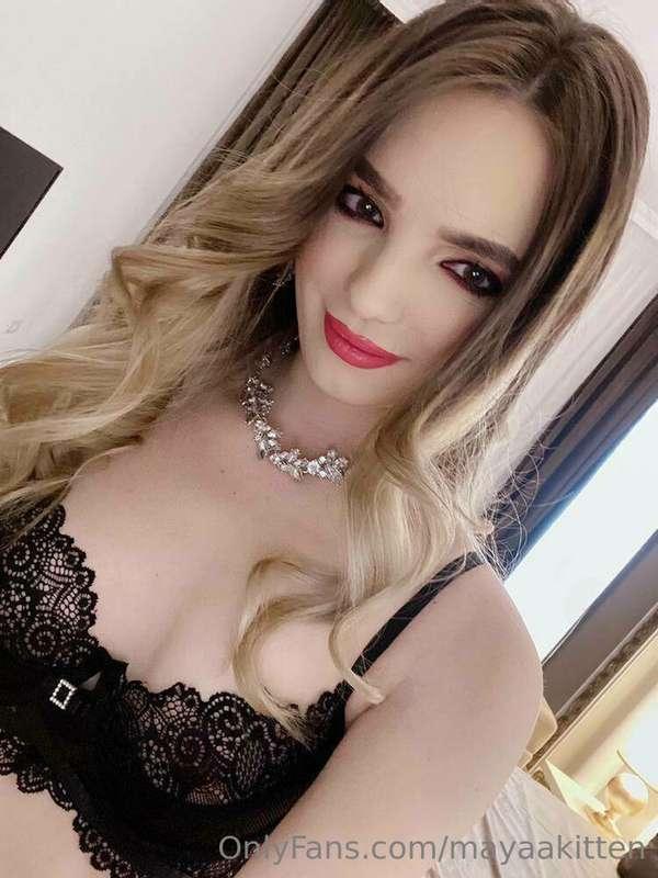 Can you resist my charms? ~ 🖤
