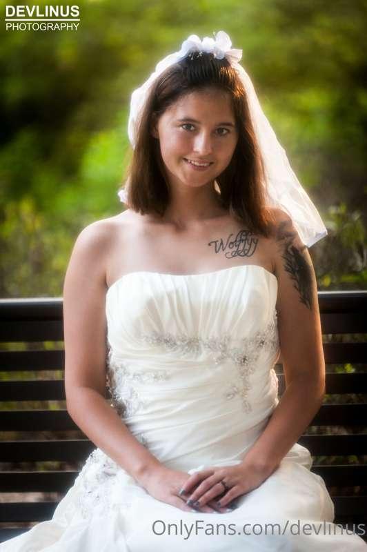 MODEL: Wolffyy Model
PHOTO SHOOT: Bridal Dress Photos (Outdo..