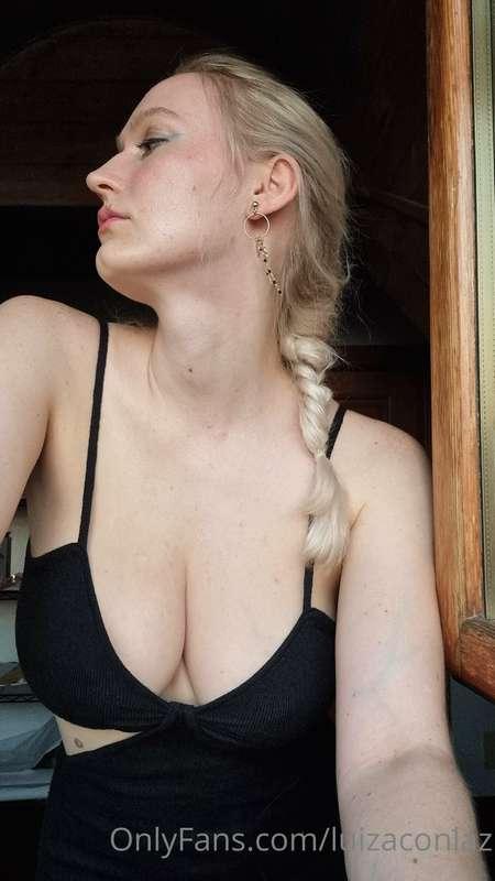 swipe left to see me undressing, DM me to get the bottom too..