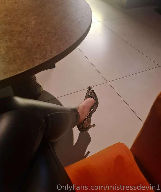 Come loser 
Lick my stiletto 

#mistress