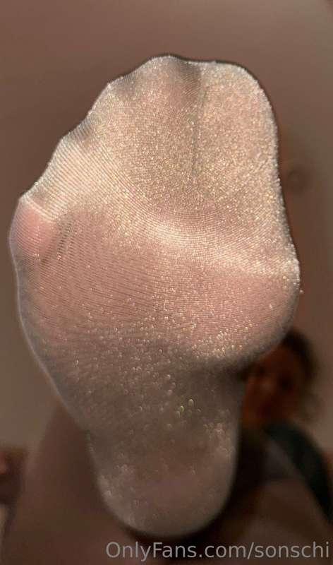 Möchtest du das Wochenende unter meinen Nylonfetischfüsschen..