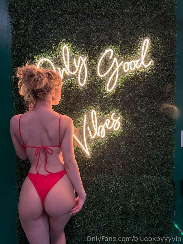 only good vibes from this juicy ass 🍑🤭