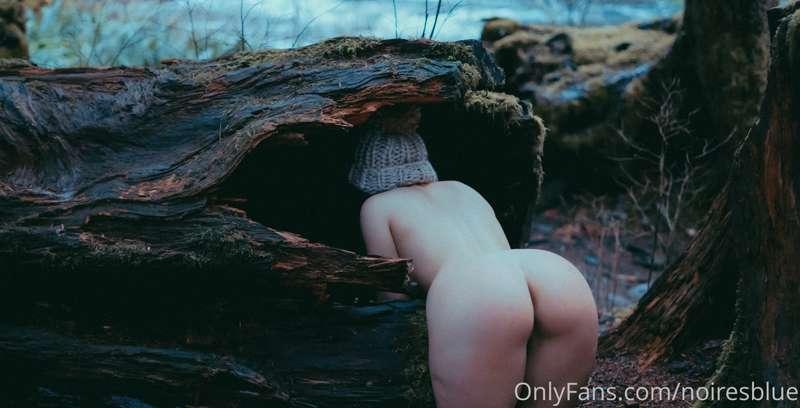 One of my fave nudes 💙😊

At peace somewhere deep in the old ..