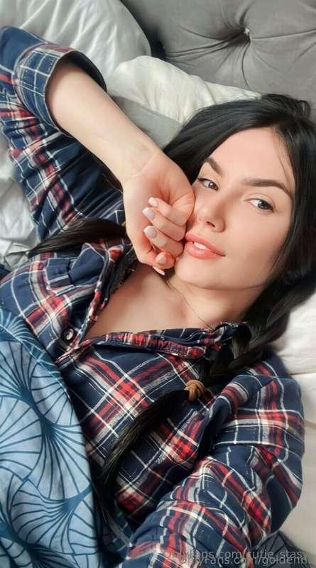 🫦Hot brunette @goldenna loves videocall 🍌💦

🍭Custom photos a..