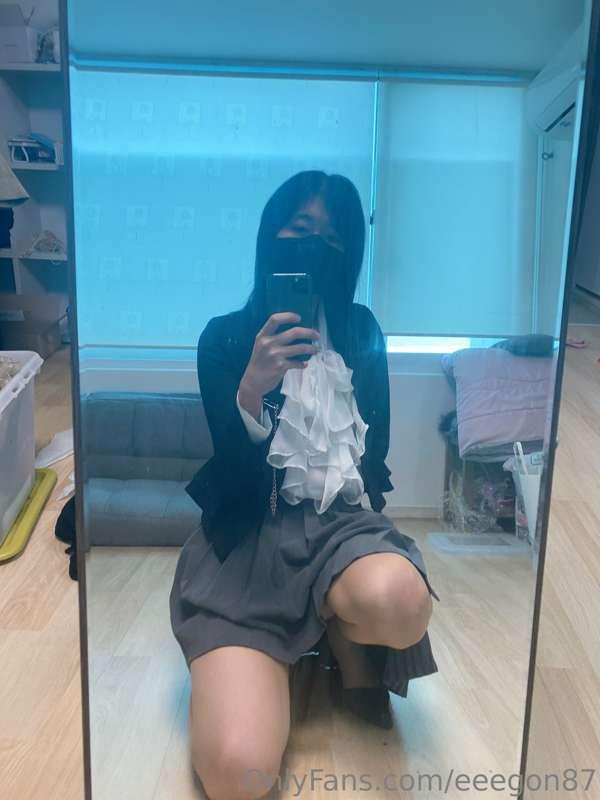 퇴근후 쉬다가 보니 저도 모르게 벗었.. 그런데.. 영상을 못찍었는데 그만 벗다가 사정해버려서.. 담질 못했..