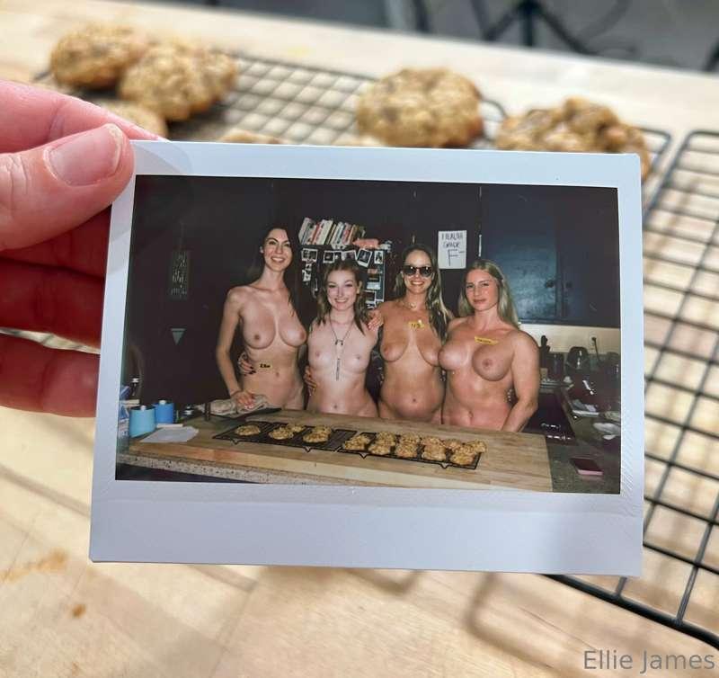 Did a naked cooking stream with @nakedbakers @meltymochi & @..