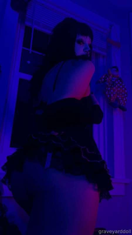 Smile wide, baby… Art’s not the only one who likes it messy 