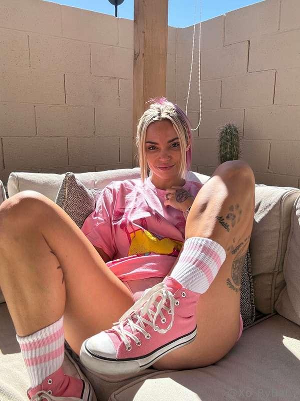 got a request from a fan to do a set in my Pink Chucks! I lo..