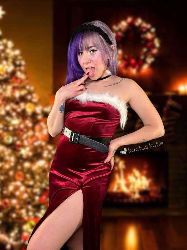 sexy mrs. claus having some jolly naughty fun 🤶🏻🎄

#christmas #hairybush #hairy #hairypussy #altgirl #tattooed #cosplay #mrsclaus #xxxmas #merrychristmas