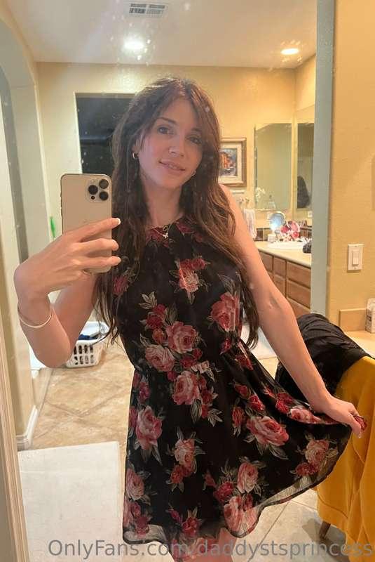 Want to come look under my dress? I have a big surprise for ..