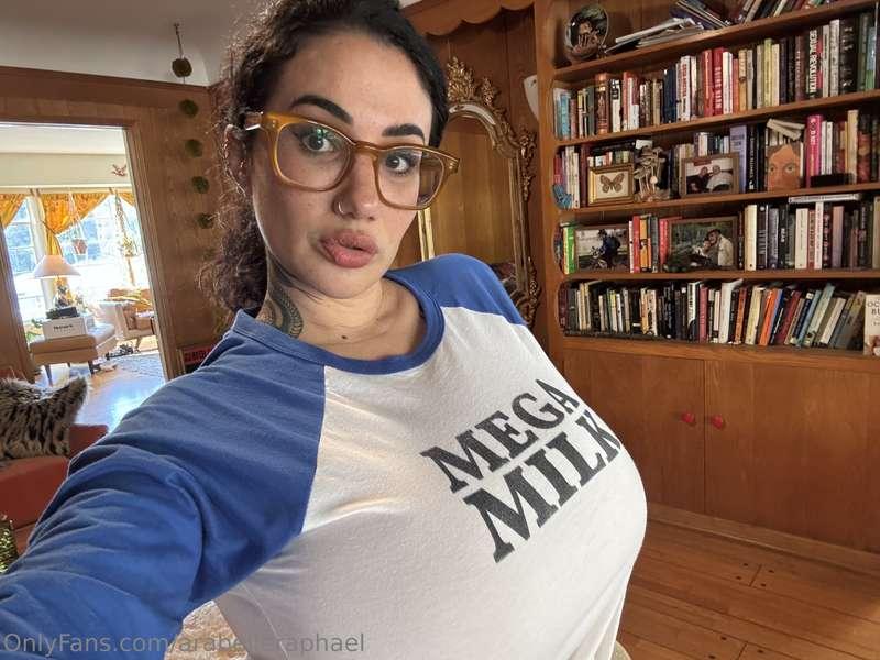 I make nerdy look naughty 😌