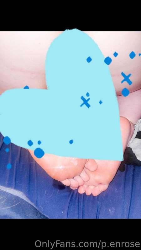 Sexy uncensored shots of my asshole, pussy, and feet after h..