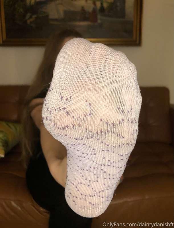 11 PICTURES & 1 VIDEO // 0:00:24
ft. face, purple nylon sock..