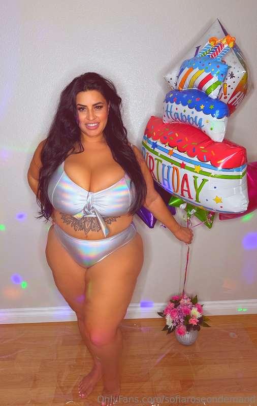 Cake, candles, and a whole lot of love 🎈 Happy Birthday to m..