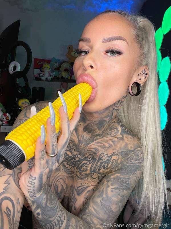 💦one of my favorite users send me this 🥰😍 a giant corn 🌽 dil..