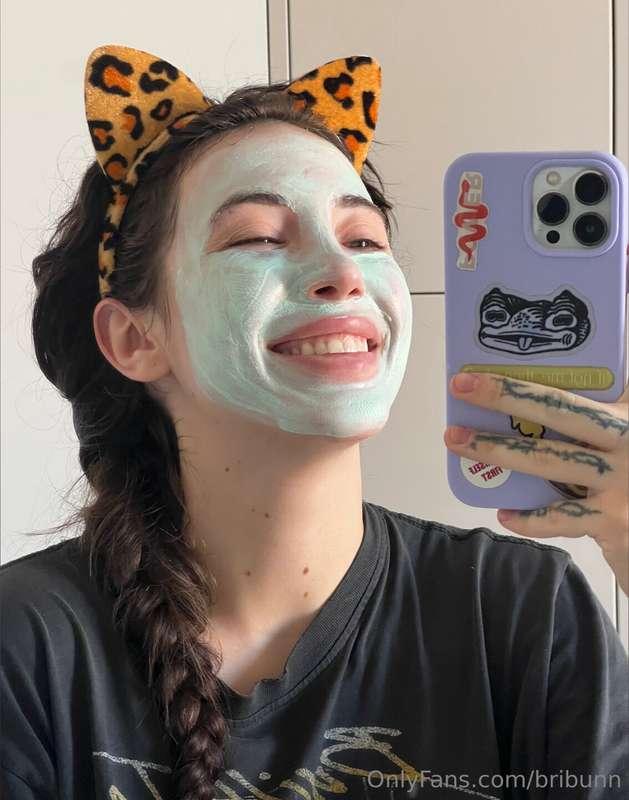 Evening routine:✔ take off makeup✔ apply a mask✔ choose paja..