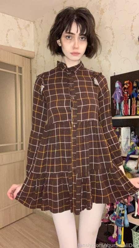 Hey, my first post here.
I try to pose for you.😙😙
Hope you like my content.🥰