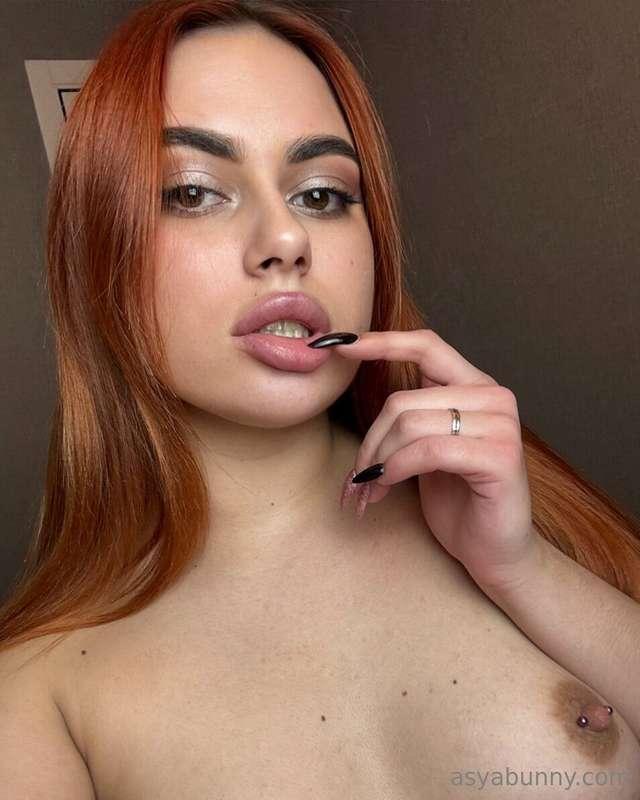 EAUTIFUL REDHEAD @kira_ginger HAS ALREADY CONQUERED THE HEAR..