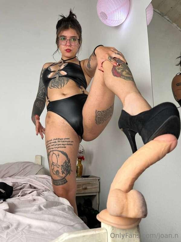 ⛓️ Why isn't this pathetic slave, who has a tiny cock 😏 bowi..