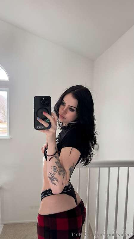 i wouldn't mind having both your hands on my ass right now 🤭