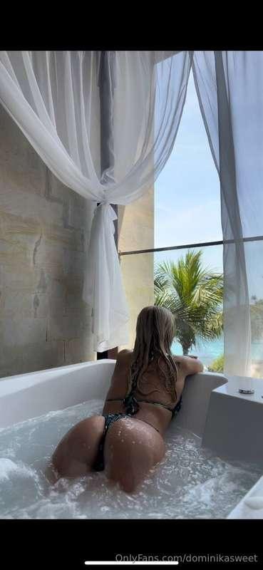 Hello, my darlings! 💕 My name is Dominika and I'm insanely e..