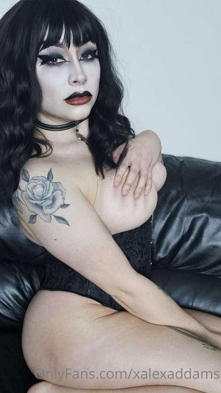 You up? 👉👈 I sent you a message 🖤