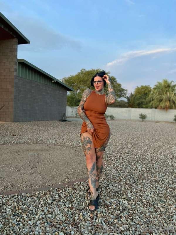 Whats your fav dress color? 🤎
Before I go run an errand I am..