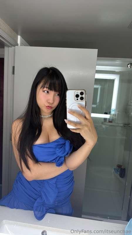 Should I take this little number off in your dms? 💙