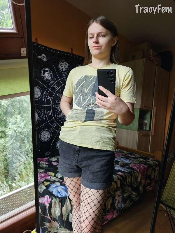 Do you like fishnets?

#fyp #feet #fishnets #ass