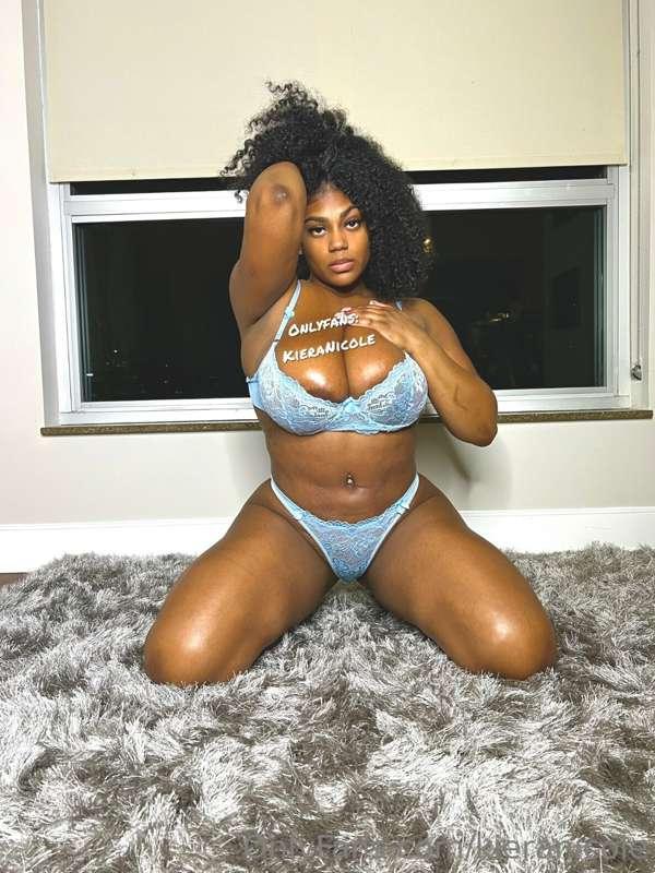 Get back into bed and play with me🥵