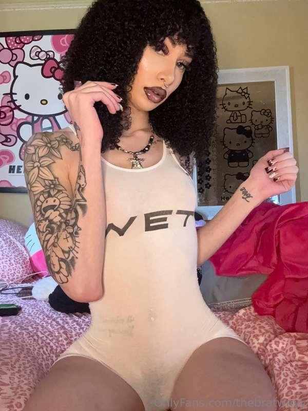 Curly hair, don’t care😘 just here to seduce. 