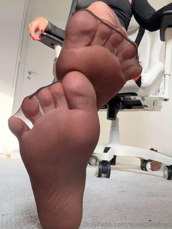 queenfeetred image #1