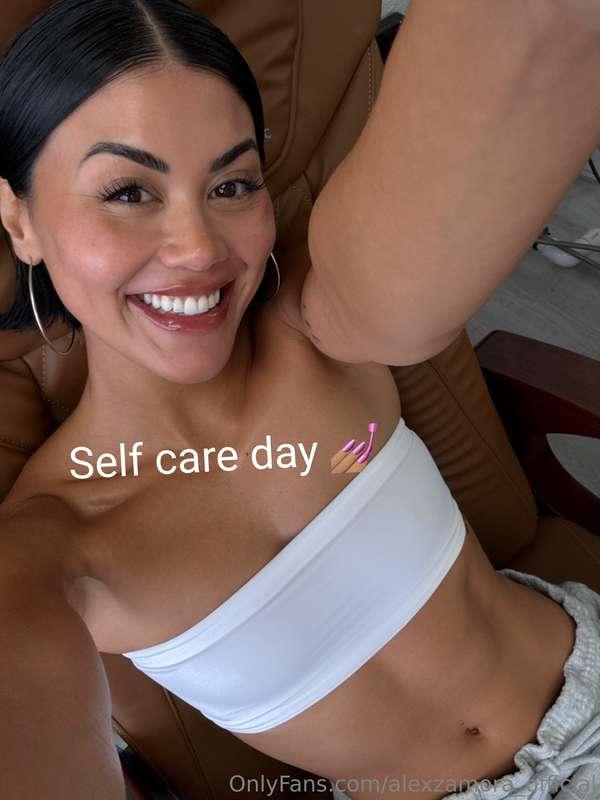 Nail day, self care day 💅🏽thank you to the zaddy who paid fo..